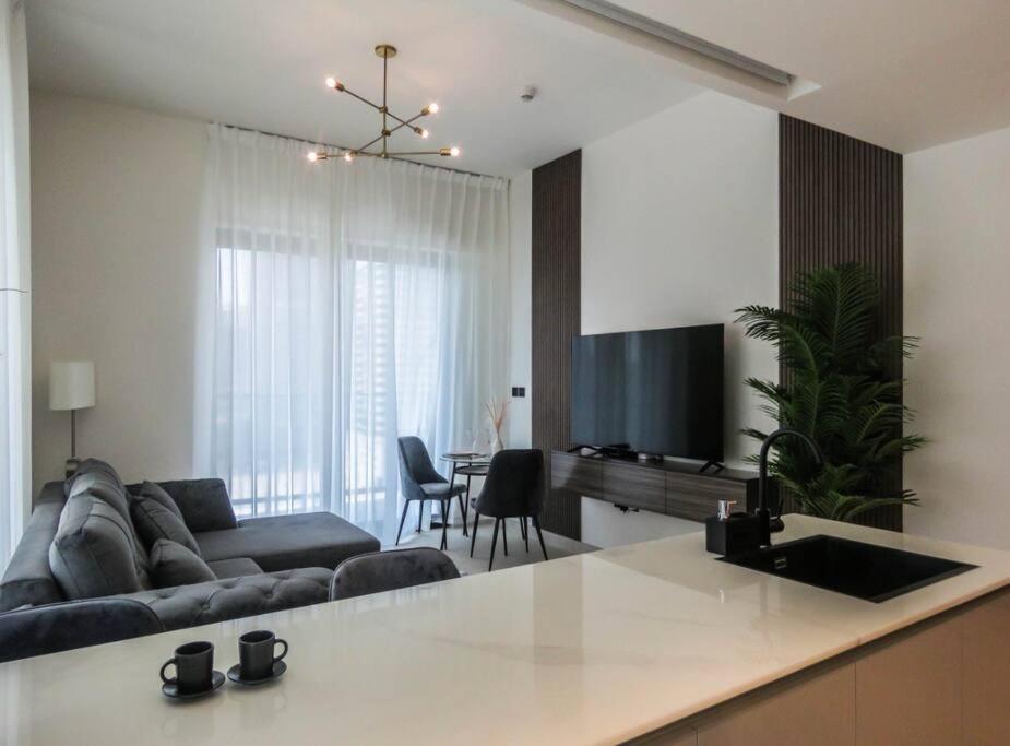 Stylish 2 Bedroom In Binghatti, Business Bay Ντουμπάι Εξωτερικό φωτογραφία